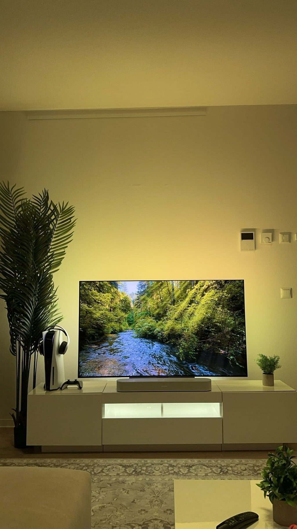 Inteligentne oświetlenie TV RGB zsynchronizowane z obrazem