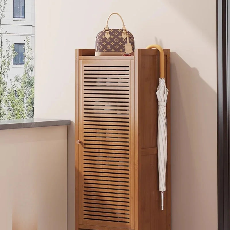 Wąska, bambusowa szafka na buty w stylu minimalistycznym