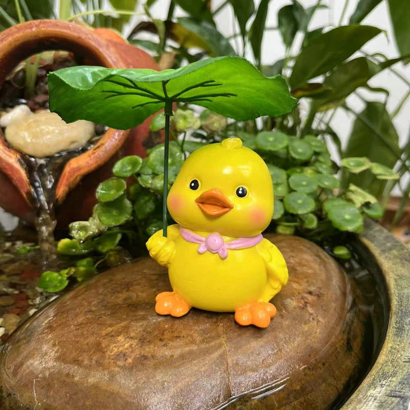 Figurka Kaczuszka z Parasolem z Liścia Lotosu