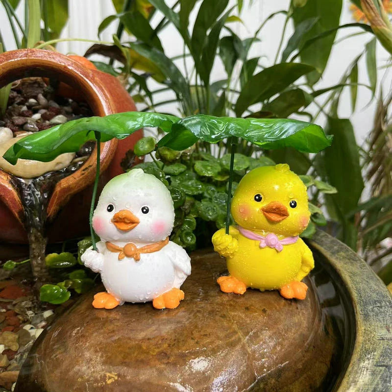 Figurka Kaczuszka z Parasolem z Liścia Lotosu