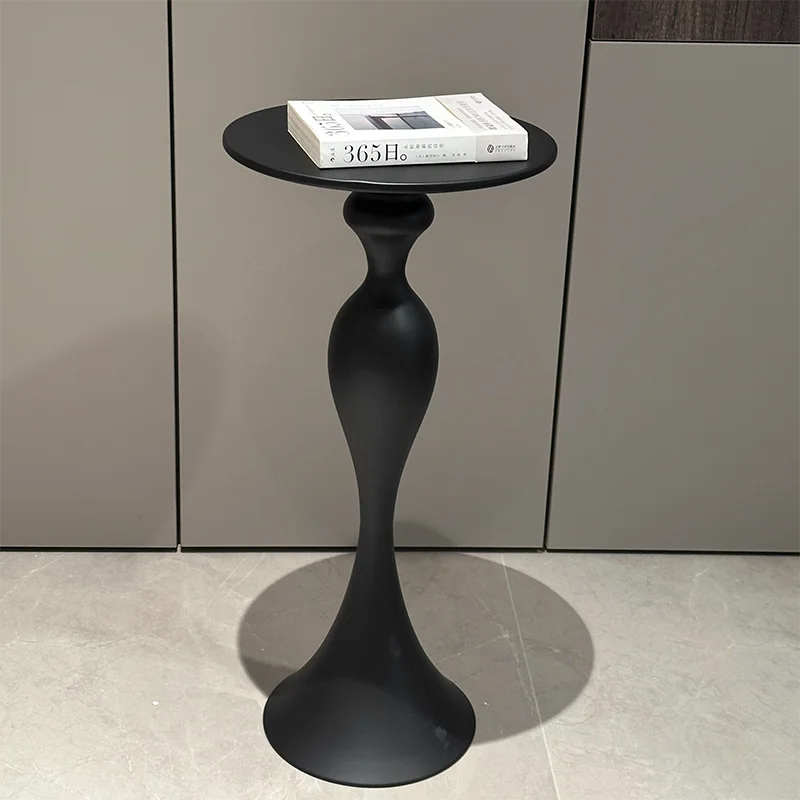 Nowoczesny stolik boczny w stylu Mid-Century