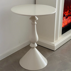 Nowoczesny stolik boczny w stylu Mid-Century