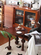 Kreatywny stolik boczny z kulistymi nogami