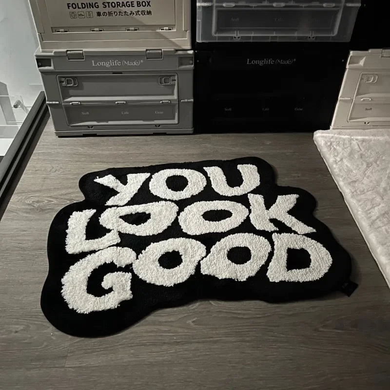 Puszysty Dywanik "YOU LOOK GOOD"