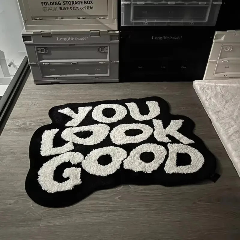 Puszysty Dywanik "YOU LOOK GOOD"