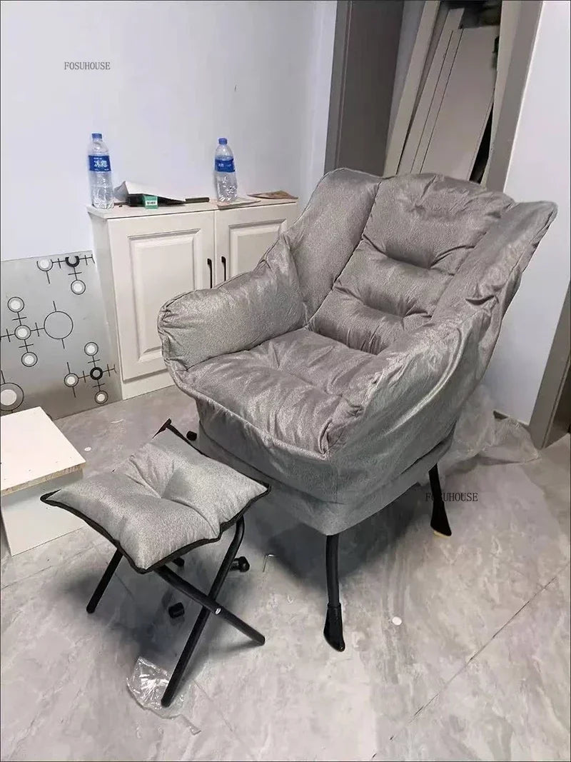 Nowoczesny fotel z podnóżkiem