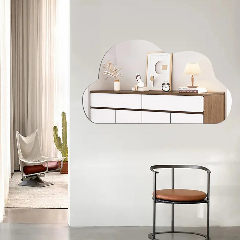 Nowoczesne, samoprzylepne lustro w kształcie chmury