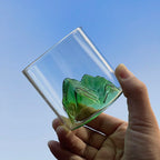 Szklanka ze wzorem góry ze szkła borokrzemowego