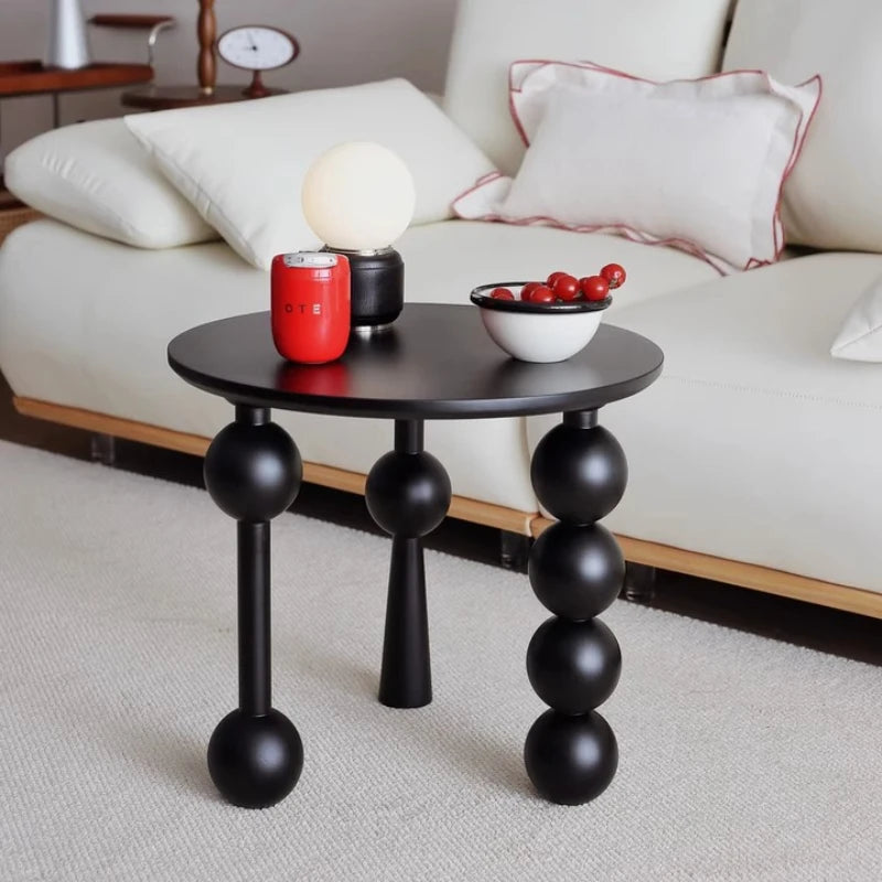 Kreatywny stolik boczny z kulistymi nogami