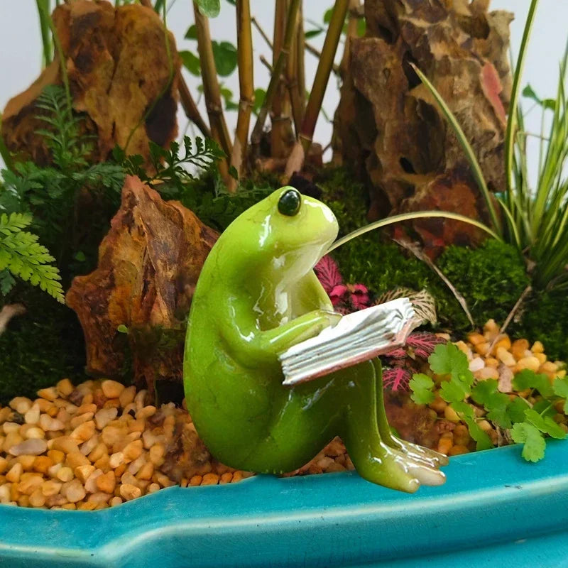 Figurka Żaba Czytelnik